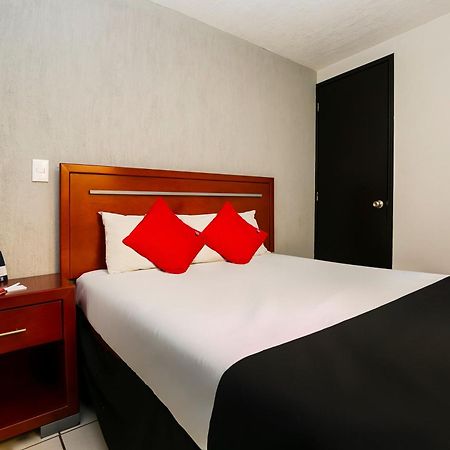 Capital O Hotel Victoria Морелия Экстерьер фото