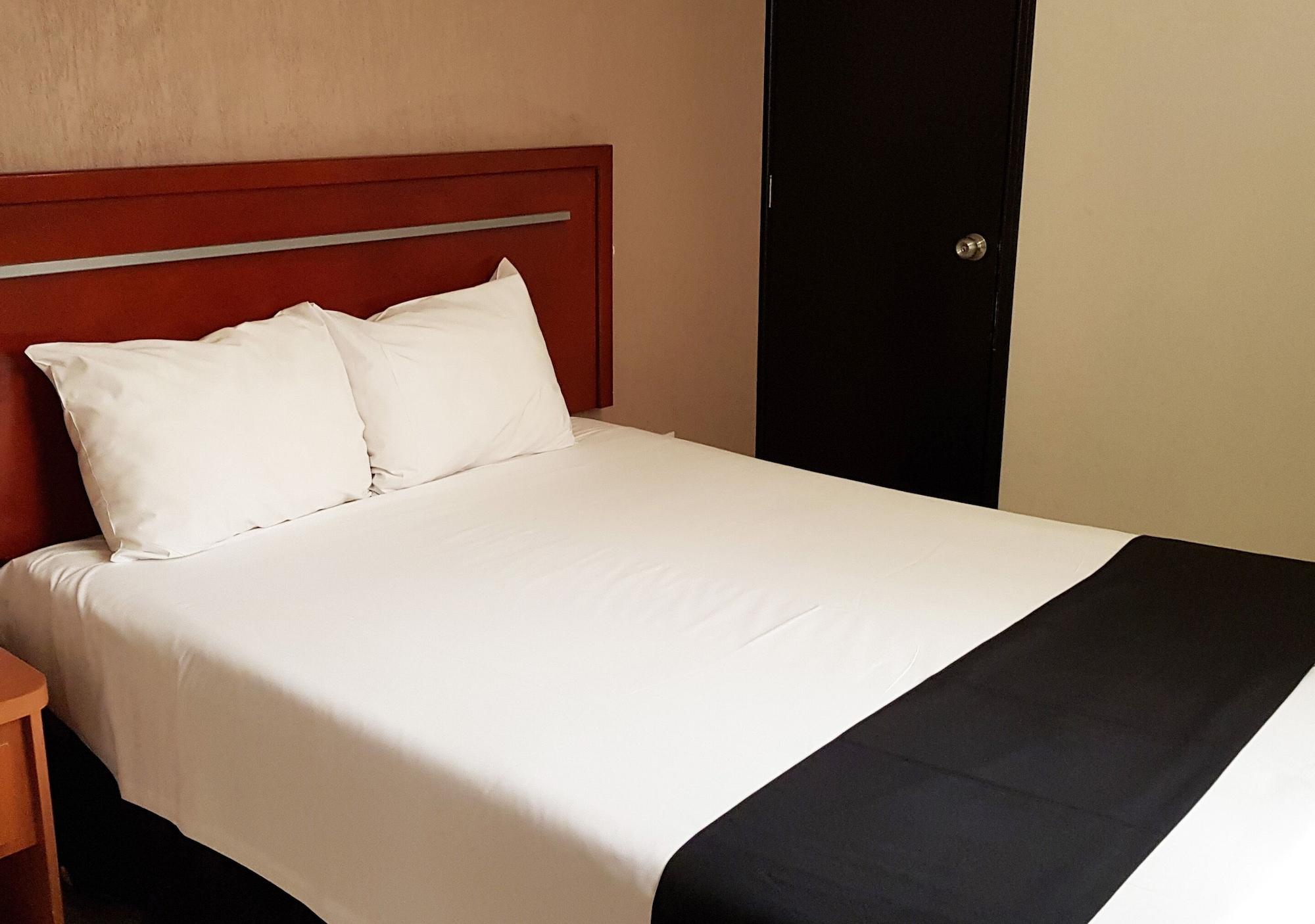 Capital O Hotel Victoria Морелия Экстерьер фото