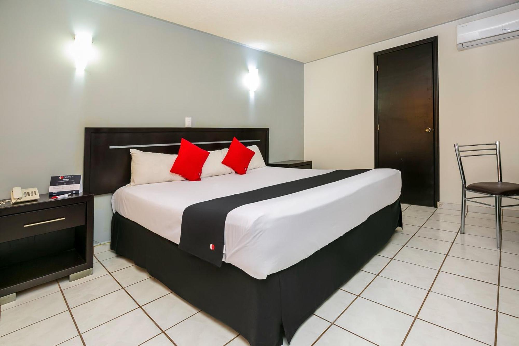 Capital O Hotel Victoria Морелия Экстерьер фото