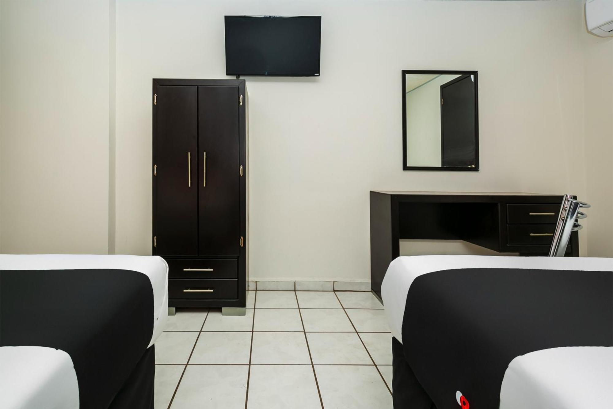 Capital O Hotel Victoria Морелия Экстерьер фото