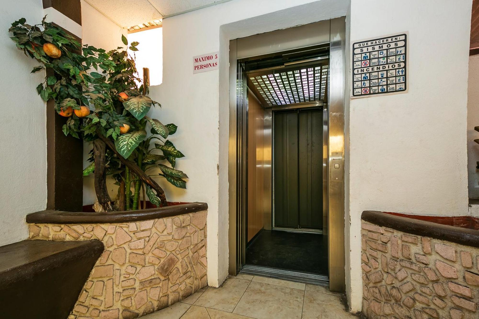 Capital O Hotel Victoria Морелия Экстерьер фото