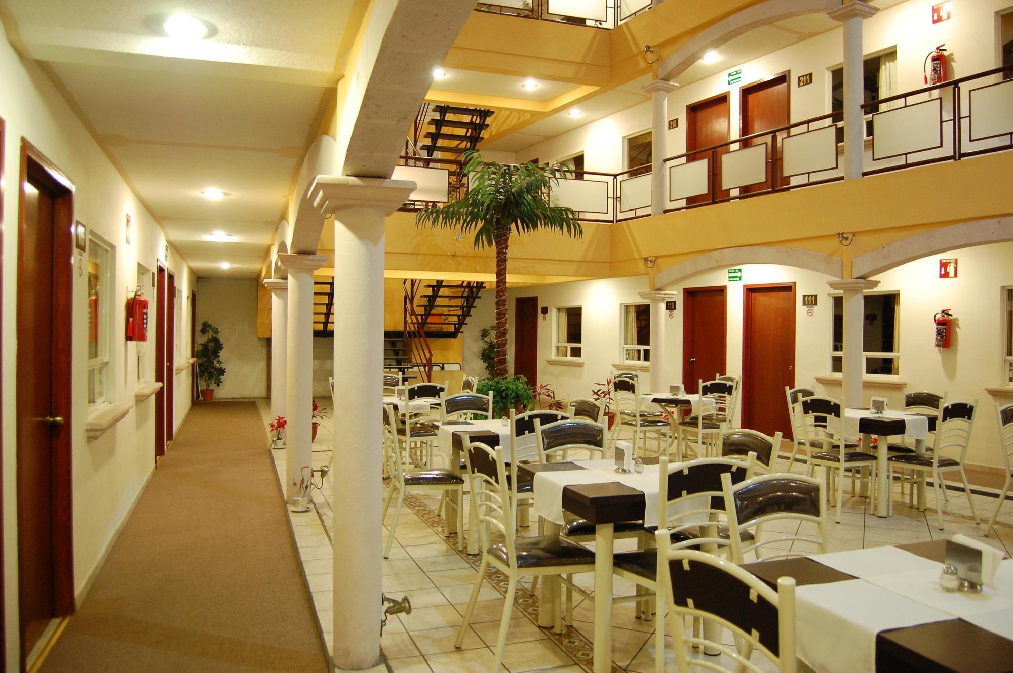 Capital O Hotel Victoria Морелия Экстерьер фото